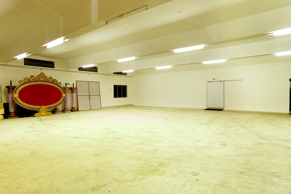 Spacious hall at Raj Mahal